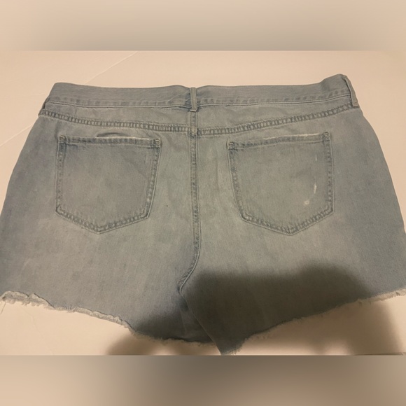 OLD NAVY distressed denim shorts 16 - Picture 6 of 7